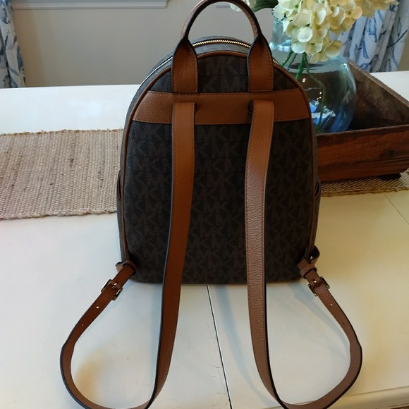 MK Large Abbey Backpack - Picture 3 of 8